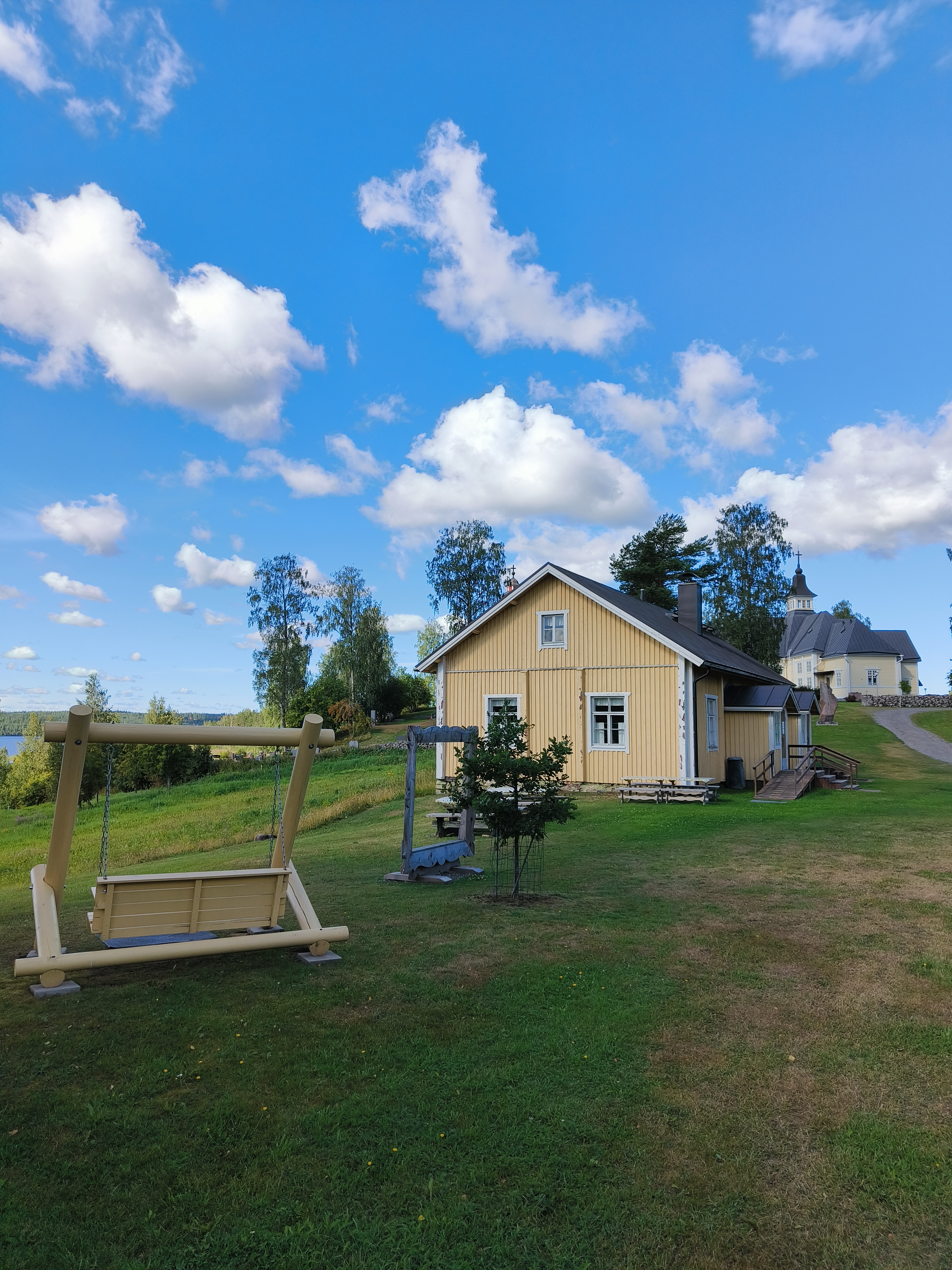 Vapaaehtoistyötä kesäkahvilassa